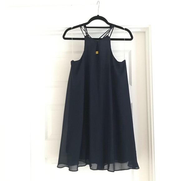 Flowy Key Hole Dress - Picture 1 of 2